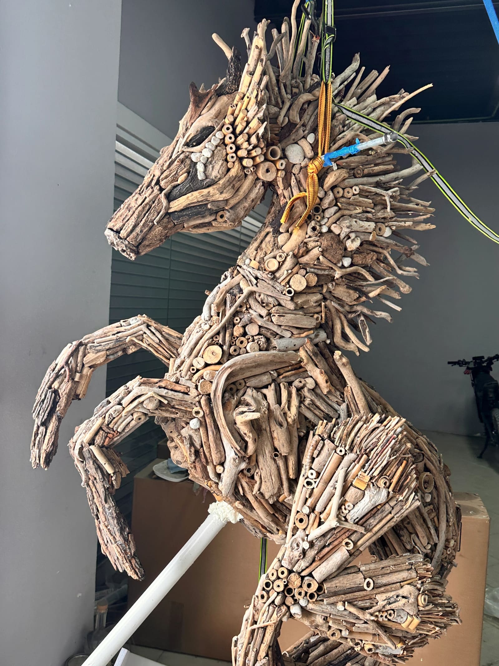 Caballo Marino durante el proceso de ensamblaje en el taller